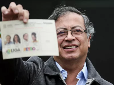 FILE PHOTO: Colombia's Gustavo Petro of the Historic Pact coalition shows his ballot before casting his vote at a polling station during the second round of the presidential election in Bogota, Colombia June 19, 2022. REUTERS/Luisa Gonzalez/File Photo