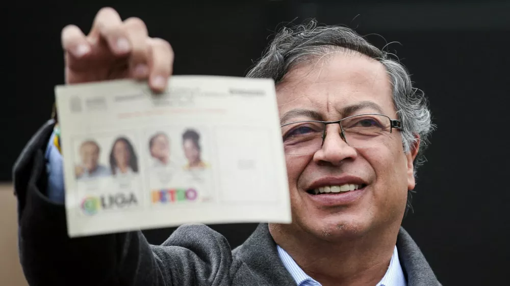 FILE PHOTO: Colombia's Gustavo Petro of the Historic Pact coalition shows his ballot before casting his vote at a polling station during the second round of the presidential election in Bogota, Colombia June 19, 2022. REUTERS/Luisa Gonzalez/File Photo