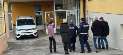 Novo Mesto, OS Smihel.Preplah na OS Smihel, kjer so dobili sporocilo z groznjami. Vsi ucenci so zunaj, v solo so sli policijski tehniki.