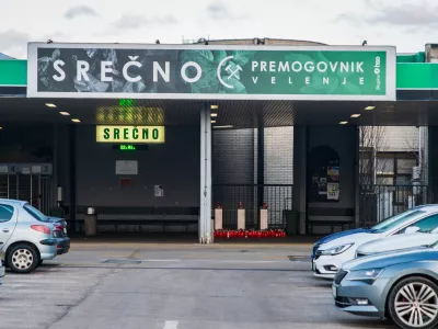 Velenje, Premogovnik Velenje.Svece ob vhodu v premogovnik.Foto: STA