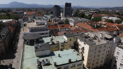 - 05.08.2022 – Ljubljana – občinske nepremičnine na katere naj bi ljubljanska občina montirala sončne elektrarne -  //FOTO: Luka Cjuha