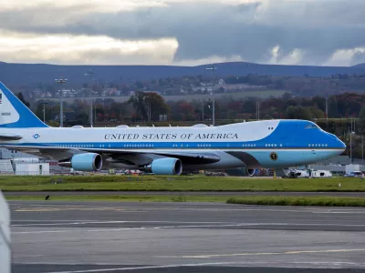 Air Force One na letališču / Foto: Istock