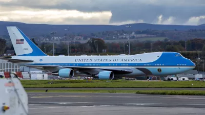 Air Force One na letališču / Foto: Istock