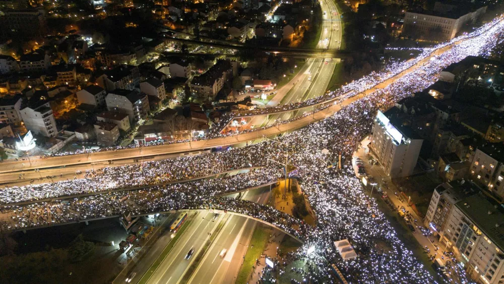 A drone shot shows Belgrade University students participating in a 24-hour blockade of a major junction during a protest against what demonstrators claim are government policies, corruption, and negligence blamed for the deaths in the November 2024 Novi Sad railway station disaster, in Belgrade, Serbia, January 27, 2025. REUTERS/Djordje Kojadinovic   TPX IMAGES OF THE DAY