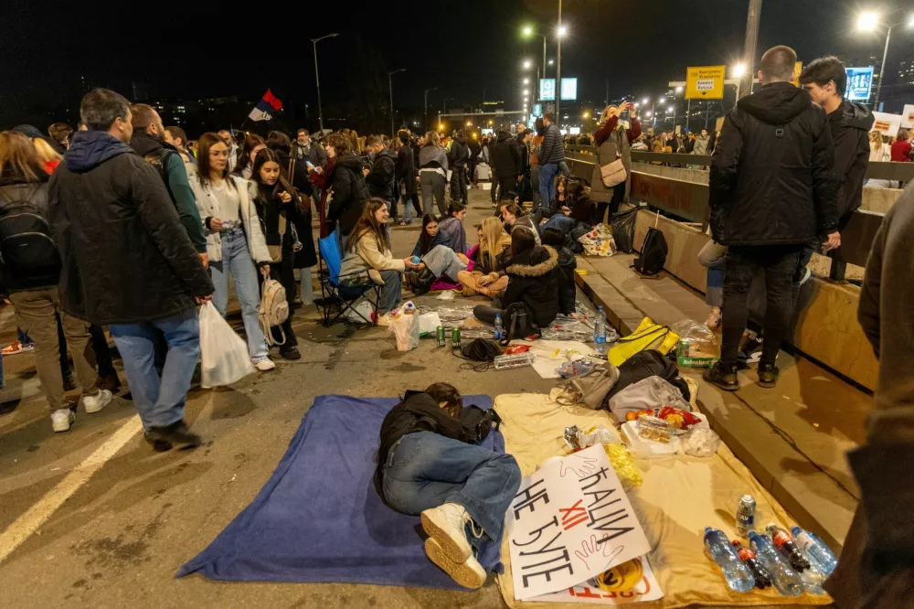 Belgrade University students participate in a 24-hour blockade of a major junction during a protest against what demonstrators claim are government policies, corruption, and negligence blamed for the deaths in the November 2024 Novi Sad railway station disaster, in Belgrade, Serbia, January 27, 2025. REUTERS/Djordje Kojadinovic