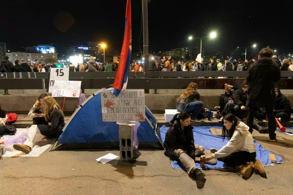 Belgrade University students participate in a 24-hour blockade of a major junction during a protest against what demonstrators claim are government policies, corruption, and negligence blamed for the deaths in the November 2024 Novi Sad railway station disaster, in Belgrade, Serbia, January 27, 2025. REUTERS/Djordje Kojadinovic