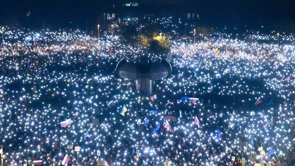 24 January 2025, Slovakia, Bratislava: People gather at Freedom square as nationwide protests continue against Slovak Prime Minister Robert Fico's government. Photo: Jaroslav Nov?k/TASR/dpa