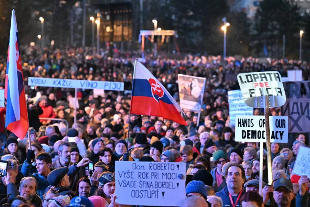 24 January 2025, Slovakia, Bratislava: People gather at Freedom square as nationwide protests continue against Slovak Prime Minister Robert Fico's government. Photo: ??lek V?clav/CTK/dpa