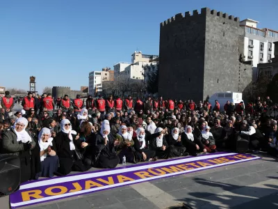 Demonstrators take part in a rally in solidarity with Kurdish people in Syria's northeast, in Diyarbakir, Turkey, January 28, 2025. REUTERS/Sertac Kayar