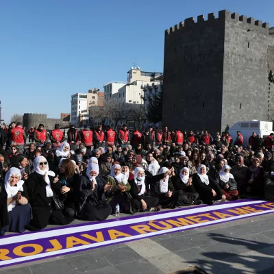Demonstrators take part in a rally in solidarity with Kurdish people in Syria's northeast, in Diyarbakir, Turkey, January 28, 2025. REUTERS/Sertac Kayar