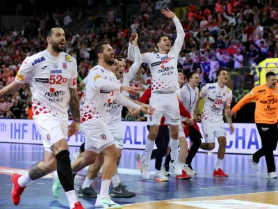 Handball - IHF Handball World Championships 2025 - Quarter Final - Croatia v Hungary - Zagreb Arena, Zagreb, Croatia - January 28, 2025 Croatia's Leon Susnja with teammates celebrate after the match REUTERS/Antonio Bronic