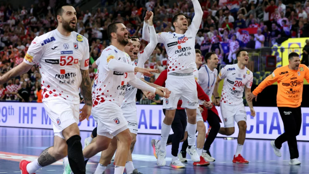 Handball - IHF Handball World Championships 2025 - Quarter Final - Croatia v Hungary - Zagreb Arena, Zagreb, Croatia - January 28, 2025 Croatia's Leon Susnja with teammates celebrate after the match REUTERS/Antonio Bronic