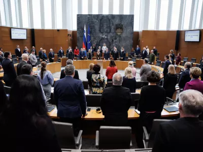 Ljubljana, drzavni zbor.Redna seja drzavnega zbora s poslanskimi vprasanji predsedniku vlade Robertu Golobu in ministrom.