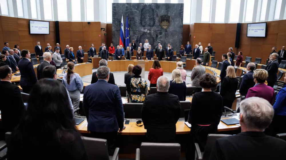 Ljubljana, drzavni zbor.Redna seja drzavnega zbora s poslanskimi vprasanji predsedniku vlade Robertu Golobu in ministrom.