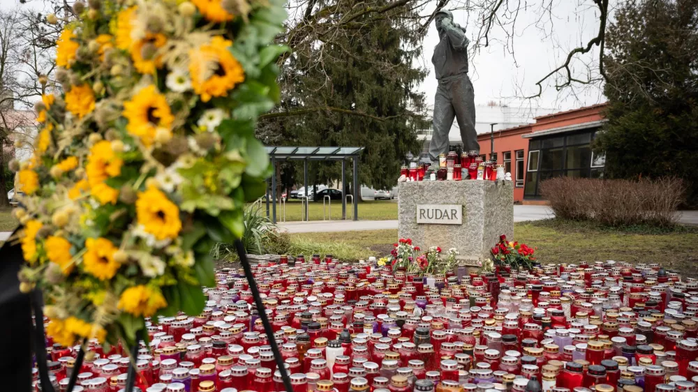 Velenje.Dan zalovanja v spomin na zrtve tragicne nesrece v Premogovniku Velenje.