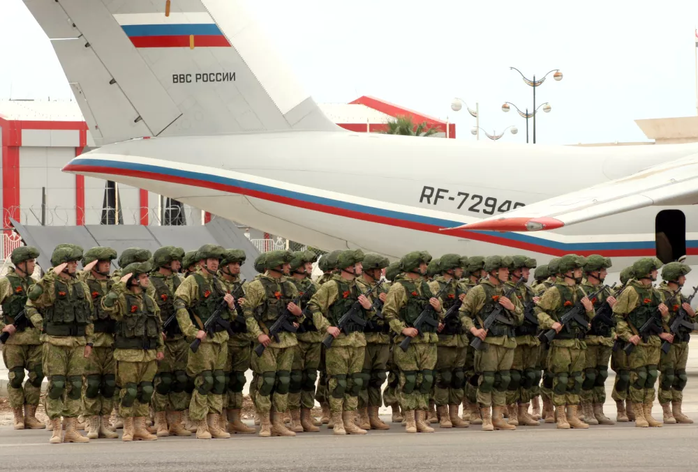 FILED - 04 May 2016, Syria, Hamaimim: Soldiers practice for a military parade at the Russian air base Hamaimim. Russia is hoping to maintain its military bases in Syria, with talks underway between a delegation from the Russian Foreign Ministry and the country's new leaders following the fall of long-time ruler and Moscow ally Bashar al-Assad. Photo: picture alliance / dpa