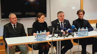 ''Pristojni, od SDH, do ministrstva za delo in celotne vlade, si lahko pripnejo medaljo za najbolj zaničujoč odnos do ranljivih skupin na trgu dela.'' Foto: Tina Jereb