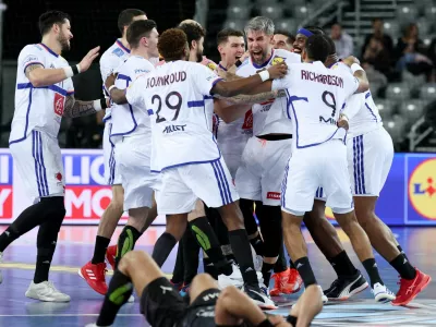 Handball - IHF Handball World Championships 2025 - Quarter Final - France v Egypt - Zagreb Arena, Zagreb, Croatia - January 28, 2025 France players celebrate after the match REUTERS/Antonio Bronic