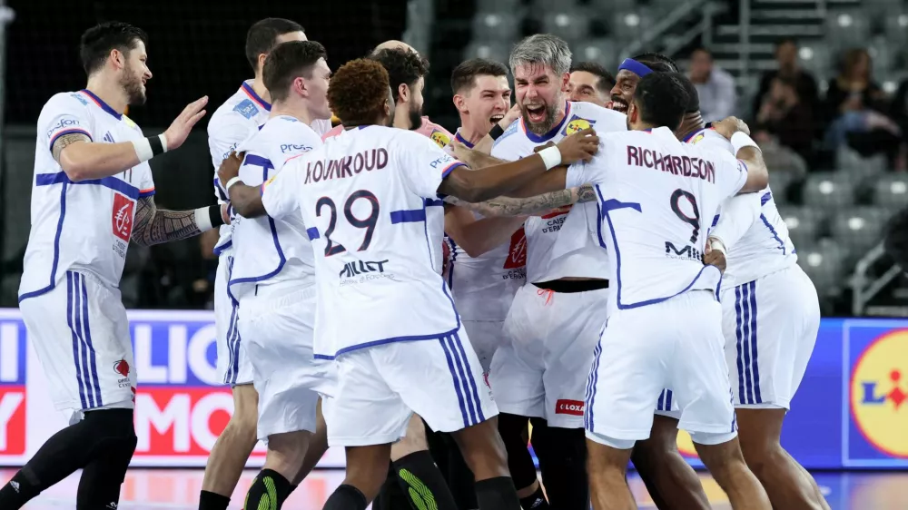 Handball - IHF Handball World Championships 2025 - Quarter Final - France v Egypt - Zagreb Arena, Zagreb, Croatia - January 28, 2025 France players celebrate after the match REUTERS/Antonio Bronic