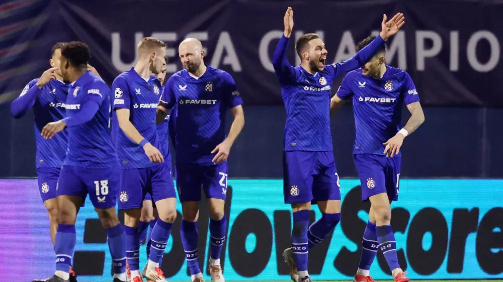 Soccer Football - Champions League - GNK Dinamo Zagreb v AC Milan - Stadion Maksimir, Zagreb, Croatia - January 29, 2025 GNK Dinamo Zagreb's Marko Pjaca celebrates scoring their second goal with teammates REUTERS/Antonio Bronic