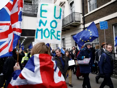 ﻿Pro-Brexit supporters celebrate Britain leaving the EU on Brexit day as anti-Brexit demonstrators are seen walking in the opposite way in London, Britain January 31, 2020. REUTERS/Henry Nicholls - RC23RE91JZAV