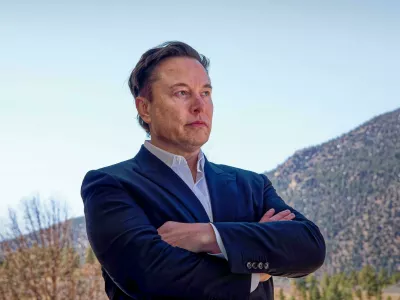 2JACPYH Elon Musk waits outside Arnold Hall before speaking to cadets on Thursday, April 7, 2022 at the United States Air Force Academy in Colorado Springs, El Paso County, CO, USA. Chief executive officer of electric vehicle manufacturer Tesla and space manufacturer SpaceX, Musk topped Forbes magazine's 2022 list of "The World's Billionaires" with an estimated net worth of 9 billion, making him the world's wealthiest documented individual. (Apex MediaWire Photo by Trevor Cokley/U.S. Air Force)