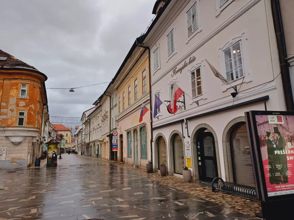 V Kranju je vse pripravljeno za največjo tradicionalno kulturno prireditev na Gorenjskem Prešernov smenj. Foto: Tina Jereb