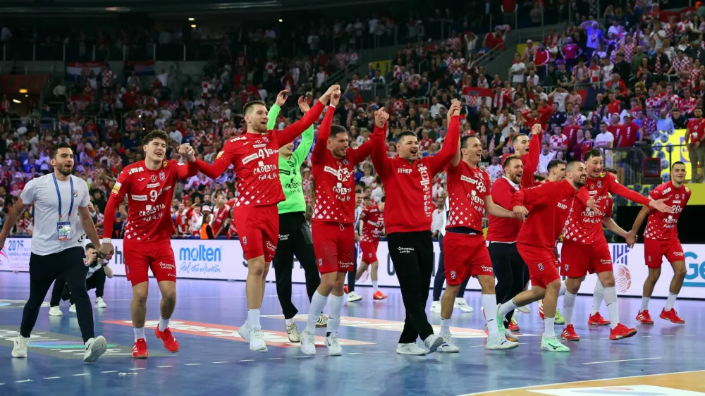 Handball - IHF Handball World Championships 2025 - Semi Final - France v Croatia - Zagreb Arena, Zagreb, Croatia - January 30, 2025 Croatia players celebrate winning their semi final match REUTERS/Antonio Bronic