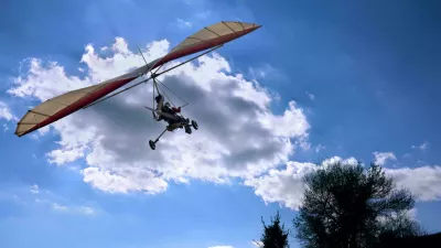 EEWWJW The motorized hang glider flying to the sun