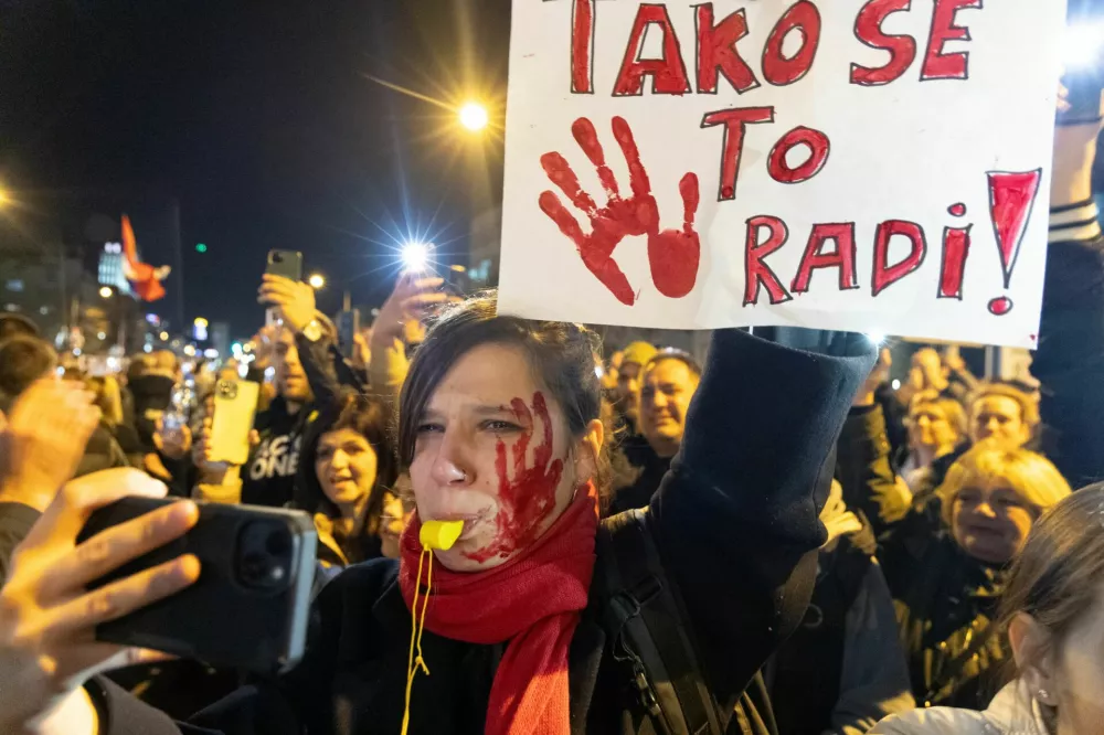 Locals greet Serbian university students as they arrive at the site of a fatal railway station roof collapse, which happened in November 2024 in the city of Novi Sad, after a two-day 80-kilometre march from Belgrade, in Novi Sad, Serbia, January 31, 2025. REUTERS/Mitar Mitrovic NO RESALES. NO ARCHIVES