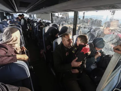 01 February 2025, Palestinian Territories, Gaza: Patients from al-Shifa hospital in Gaza City react as they depart towards the Rafah crossing and through to Egypt to receive treatment abroad after Rafah border crossing re-opens after nine months of closure. Photo: Omar Ashtawy Apaimages/APA Images via ZUMA Press Wire/dpa