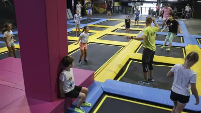 V dobrih štirih letih in pol, ki jih je pod drobnogled vzelo sodišče, je park obiskalo več kot 500.000 obiskovalcev. Na trapezu se je v tem času zgodilo šest nesreč. Foto: Jaka Gasar 