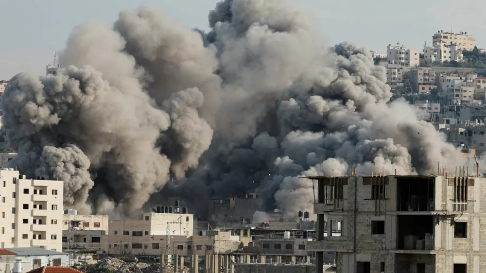 Smoke rises during an Israeli army operation in Jenin, in the Israeli-occupied West Bank, February 2, 2025. REUTERS/Raneen Sawafta