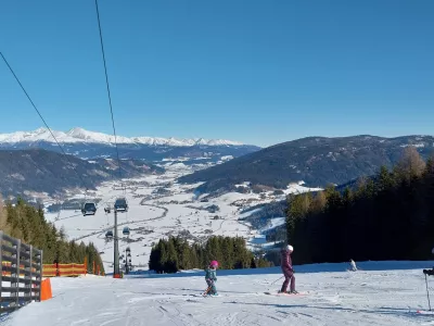  vsakih 30 minut med Katschbergom (s parkirišča P3) in krajem St. Margarethen, kjer je gondola SilverJet 1, ki pelje na vrh Ainecka.