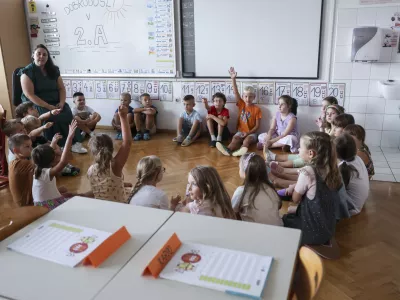 V vrtcih in šolah zahtevajo ustreznejše vrednotenje dela pomočnikov ravnateljev. Fotografija je simbolična. Foto: Jaka Gasar