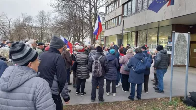 protest Aleš Primc - za pitno vodo - Upravna enota Ljubljana - kanal c0 - Čisto zate