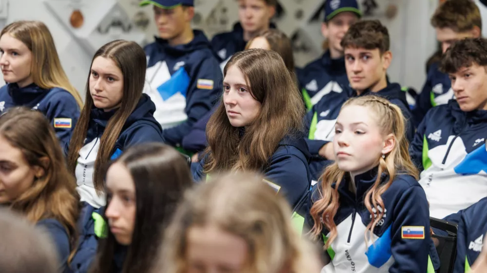 Ljubljana, Kristalna palaca.Predstavitev slovenske reprezentance mladih sportnic in sportnikov pred odhodom na Olimpijski festival evropske mladine.