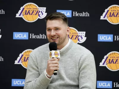 Los Angeles Lakers Luka Dončić je priznal, da novici o prodaji sprva tudi sam ni verjel. / Foto: AP