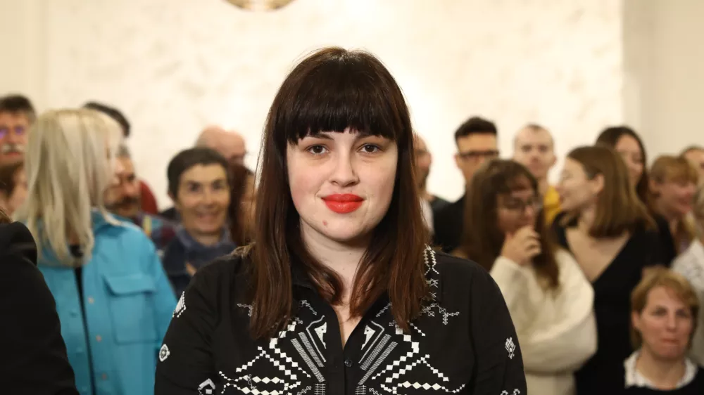 - &scaron;tab In&scaron;titut 8. marec -direktorica In&scaron;tituta 8. marec Nika Kovač- 27.11.2022 &ndash; Referendumi 2022 &ndash; glasovanje o treh zakonodajnih referendumih, in sicer o&nbsp;noveli Zakona o vladi, noveli Zakona o dolgotrajni oskrbi in noveli Zakona o Radioteleviziji Slovenija&nbsp;&nbsp;//FOTO: Luka Cjuha