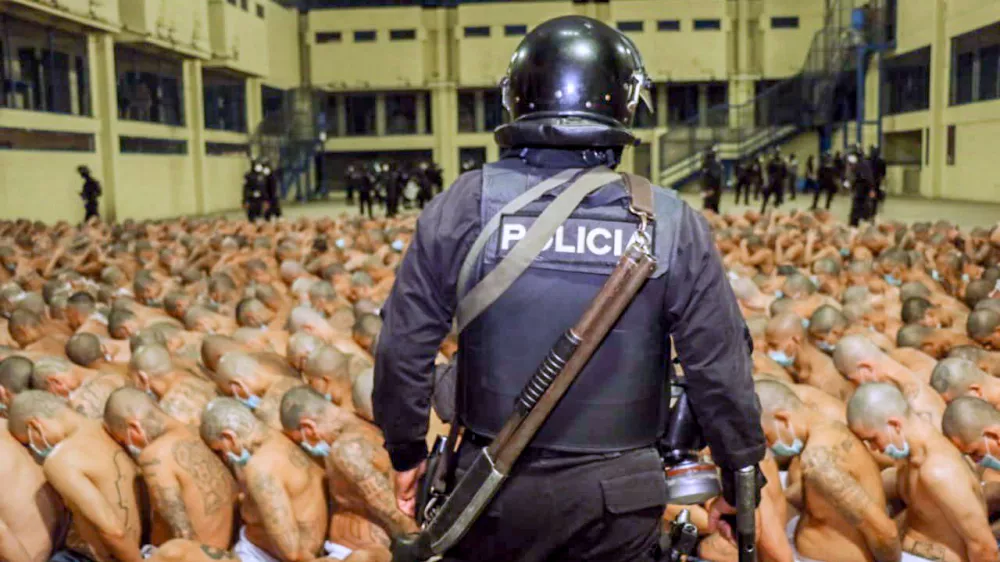 ﻿Gang members are secured during a police operation at Izalco jail during a 24-hour lockdown ordered by El Salvador's President Nayib Bukele in Izalco, El Salvador, photograph released to Reuters by the El Salvador Presidency on April 25, 2020. El Salvador Presidency/Handout via REUTERS ATTENTION EDITORS - THIS IMAGE HAS BEEN SUPPLIED BY A THIRD PARTY. NO RESALES. NO ARCHIVES. THIS IMAGE WAS PROCESSED BY REUTERS TO ENHANCE QUALITY, AN UNPROCESSED VERSION HAS BEEN PROVIDED SEPARATELY.