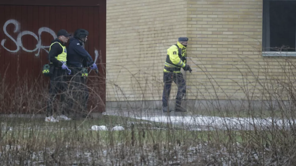 A major police operation is underway at Risbergska School in Örebro, Sweden, on February 4, 2025, following reports of a serious violent crimePhoto: Kicki Nilsson / TT / Code 11380,Image: 960064097, License: Rights-managed, Restrictions:, Model Release: no