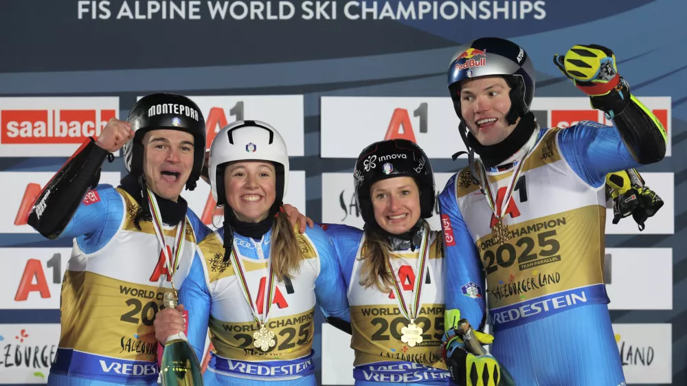 04 February 2025, Austria, Saalbach-Hinterglemm: (L-R) Italian alpine ski racers Filippo Della Vite, Lara Della Mea, Giorgia Collomb and Alex Vinatzer celebrate on the podium after winning the Mixed Parallel final at the FIS Alpine World Ski Championships in Saalbach. Photo: Jens Büttner/dpa