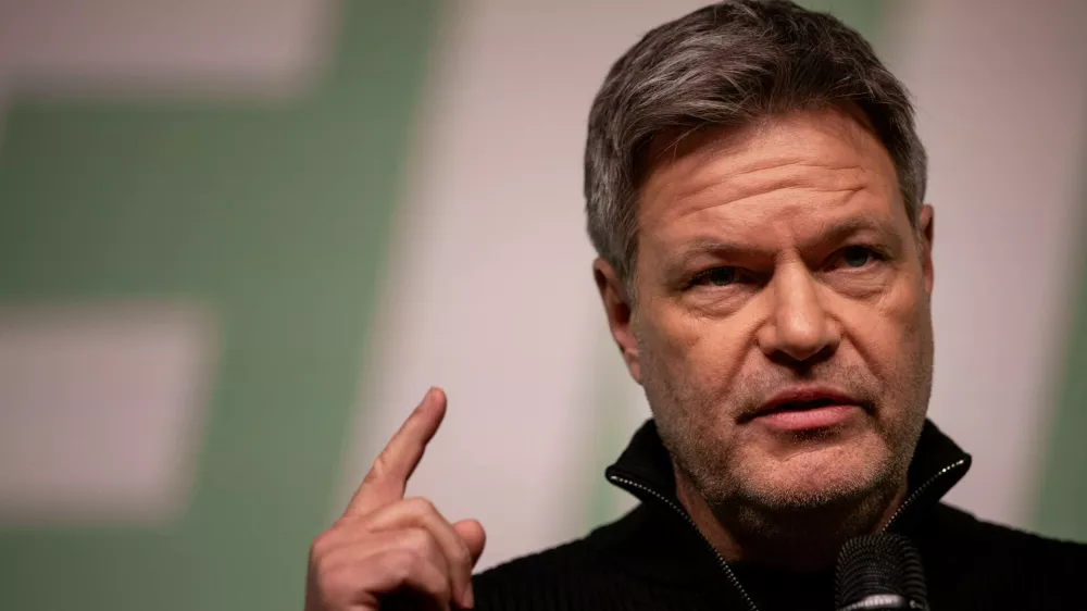 03 February 2025, North Rhine-Westphalia, Bochum: Robert Habeck, German Minister of Economics and candidate for Chancellor of Alliance 90/The Greens, speaks on stage during the "political brunch" at the RuhrCongress, a campaign event for the Bundestag elections. Photo: Fabian Strauch/dpa