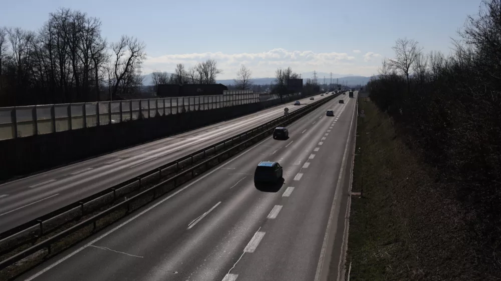 21.02.2024. DARS - štajerska avtocesta - odsek Domžale pri izvozu za Sneberje. Foto: Bojan Velikonja