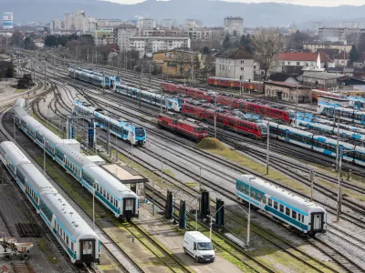 - 29.01.2025. - Železniška postaja Ljubljana, Potniški vlaki, Slovenske železnice, tiri.//FOTO: Bojan Velikonja