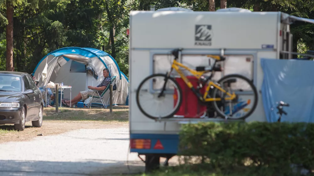 ﻿- 07.08.2015 - Camp Ježica v Ljubljani. - Turisti - Tranzit - Kampiranje - Prikolice - Turizem -//FOTO: Maja Marko