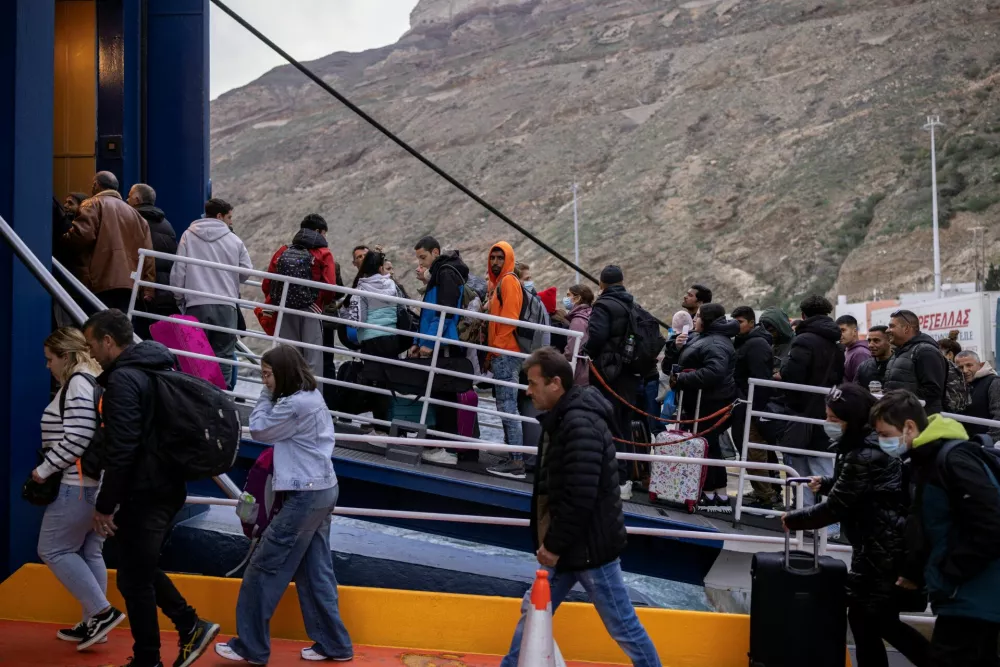 People board a ferry to Piraeus, during an increased seismic activity on the island of Santorini, Greece, February 4, 2025. REUTERS/Alkis Konstantinidis