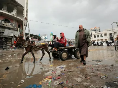 Palestinians make their way along a road on a rainy day, amid a ceasefire between Israel and Hamas, in Gaza City February 6, 2025. REUTERS/Dawoud Abu Alkas