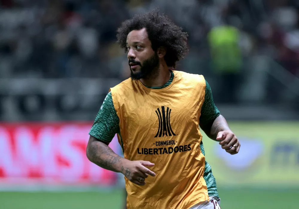 FILE PHOTO: Copa Libertadores - Quarter finals - Second Leg - Atletico Mineiro v Fluminense - Arena MRV, Belo Horizonte, Brazil - September 25, 2024 Fluminense's Marcelo during the warm up before the match REUTERS/Cris Mattos/File Photo