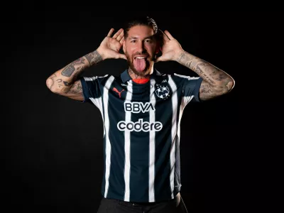 Soccer Football - Sergio Ramos signs with Monterrey - Madrid, Spain - February 6, 2025 Sergio Ramos poses with Monterrey's jersey. Monterrey/Handout via REUTERS ATTENTION EDITORS - THIS IMAGE HAS BEEN SUPPLIED BY A THIRD PARTY.